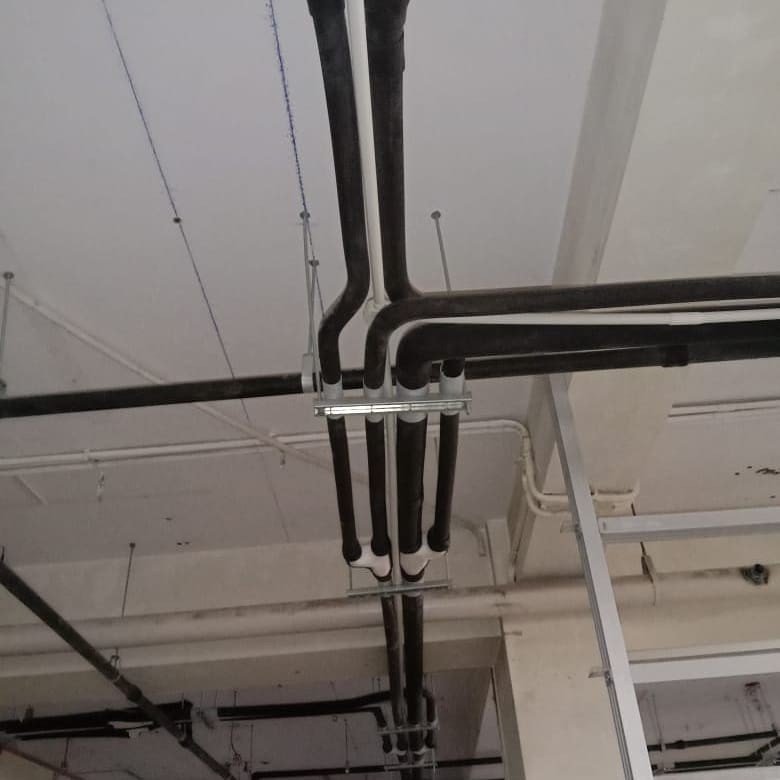 VRF air conditioning copper pipe fitting and refrigerant line installation in Meerut